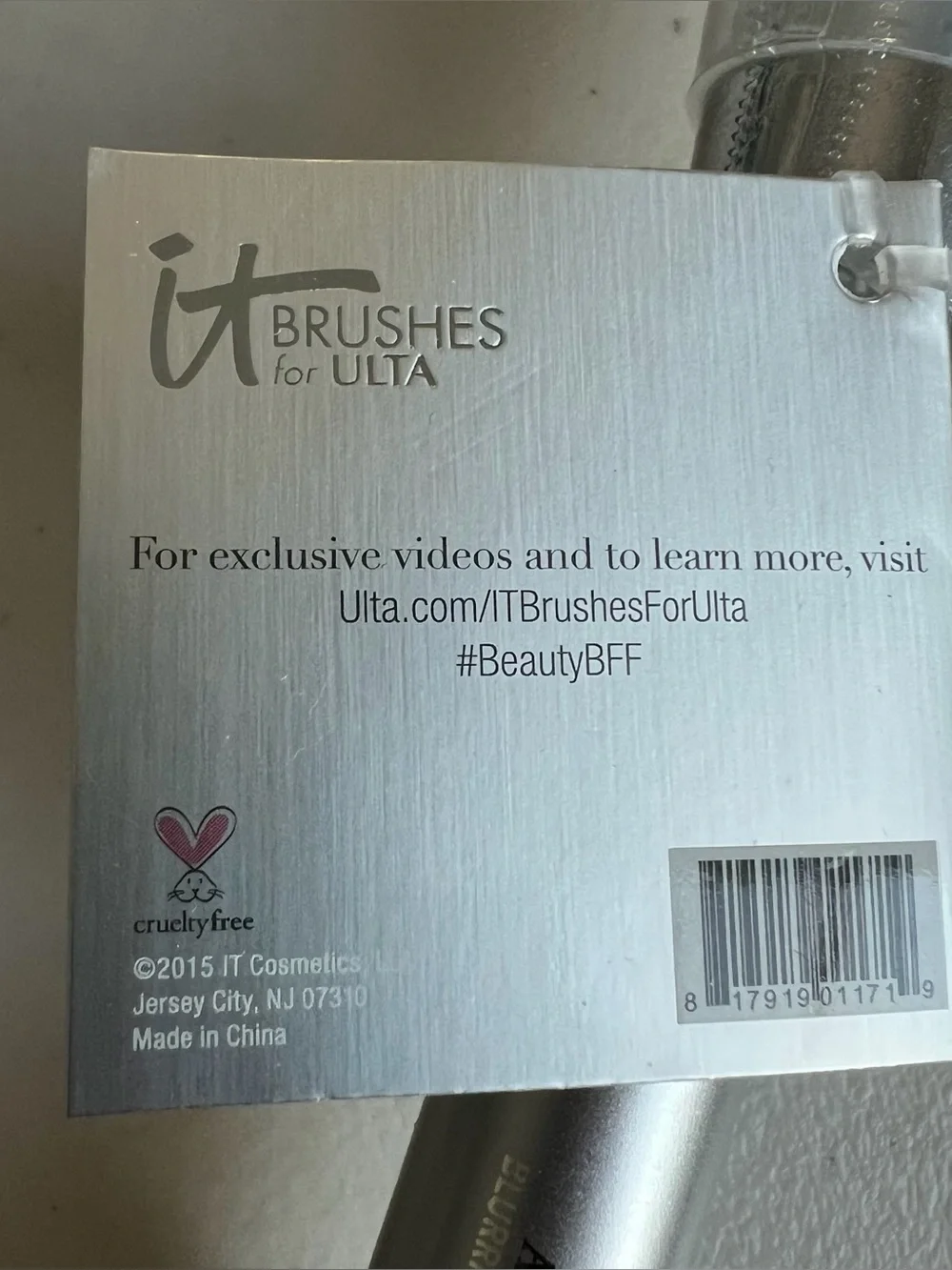 IT Cosmetics Dome Shaped Airbrush Blurring Foundation Brush #101, NWT